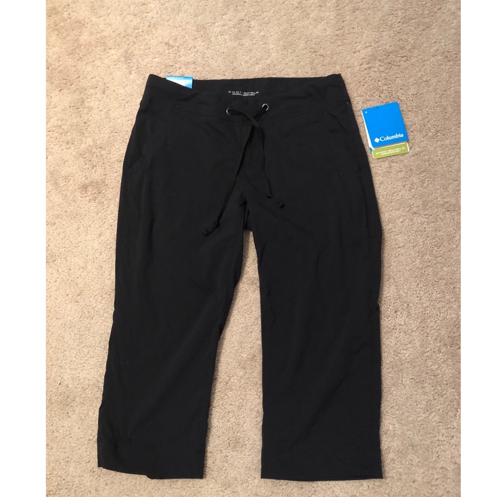 Columbia outdoor water repellent capris.
